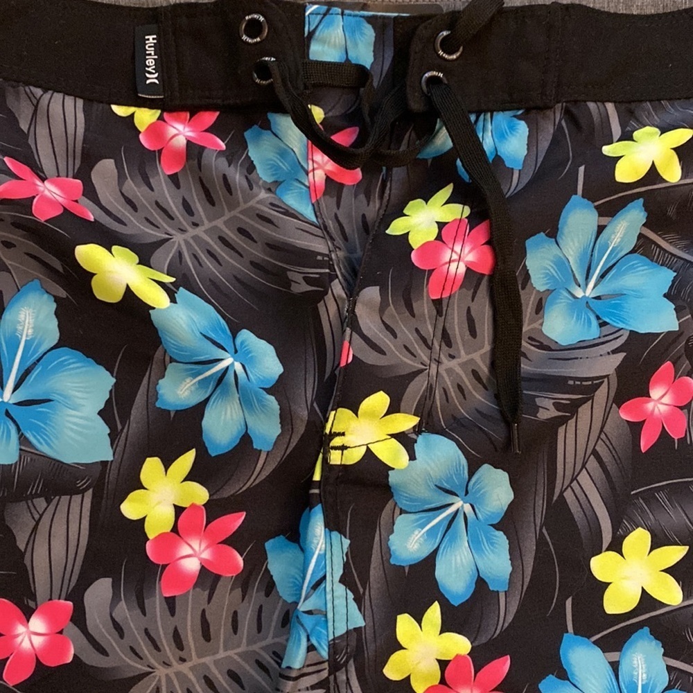 Hurley Board Shorts Lightweight Quick-Drying Fabric Floral Multicolor Kids NWT - Picture 3 of 4